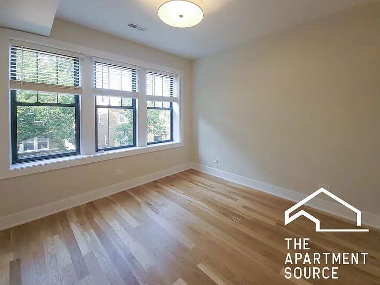 3340 N Sheffield Ave #3 — Photo 2