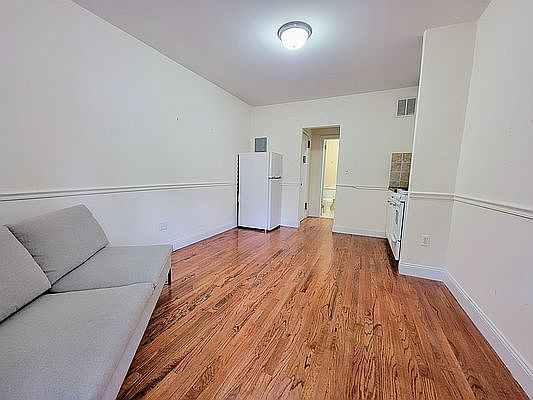 2nd image of 108 Charles St #V