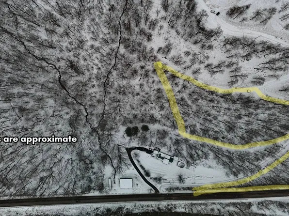 1 Quinnwood Ln, Gassaway, WV 26624