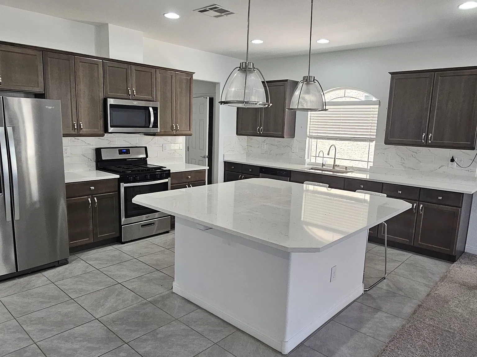 4 bed, 2311 sqft, $2,850 — Photo 3