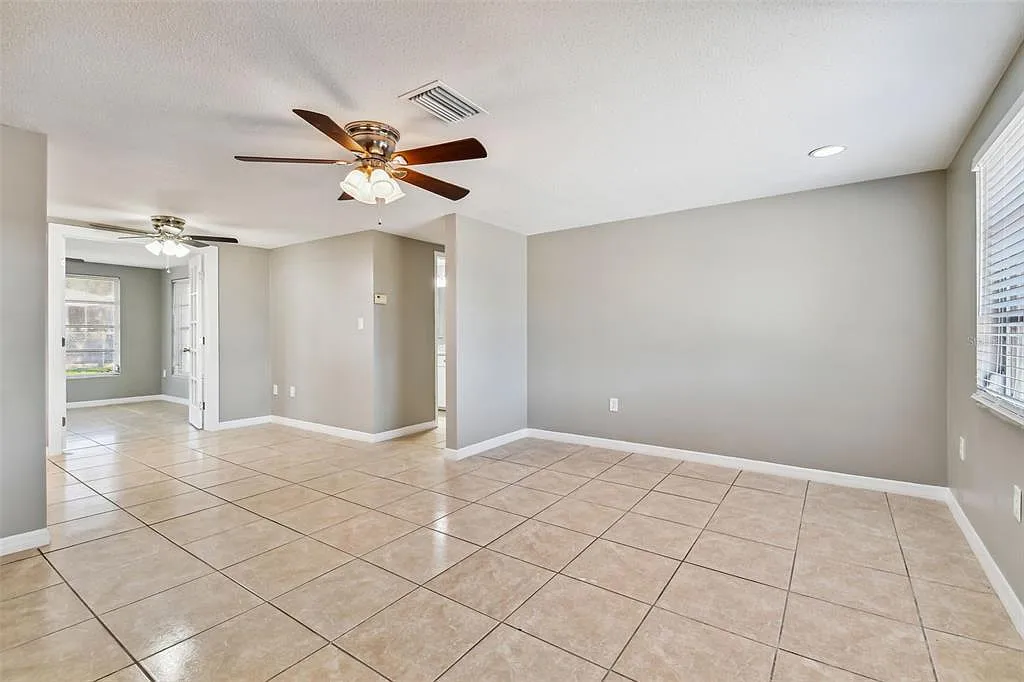 2 bed, 1002 sqft, $1,850 — Photo 3