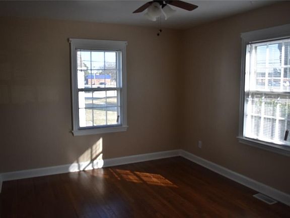 5th image of 15637 Warwick Blvd