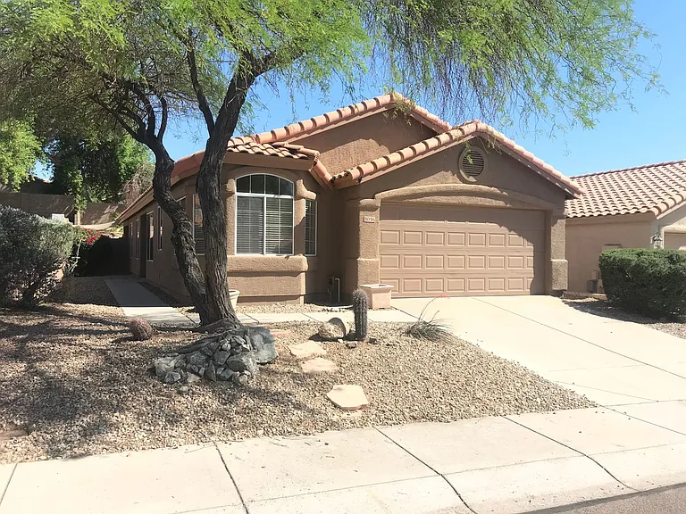2036 E Windsong Dr — Photo 2