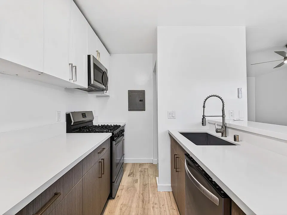 5005 August St