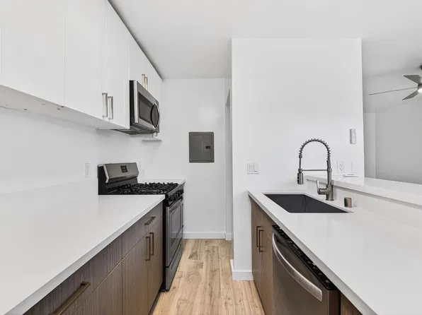 5005 August St