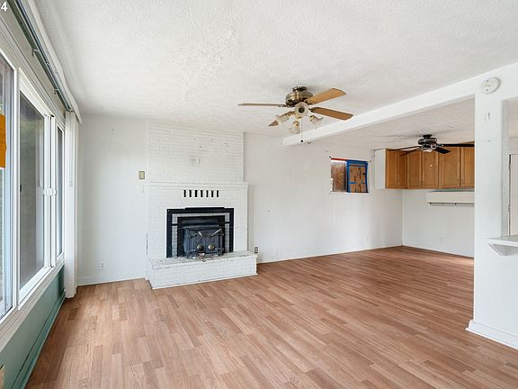 5th image of 311 SE 103rd Ave