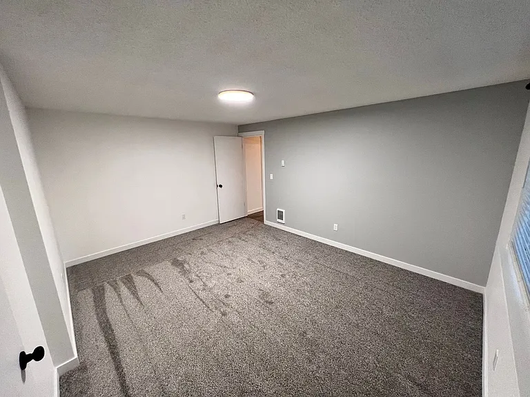 5826 Armour Loop SE — Photo 29