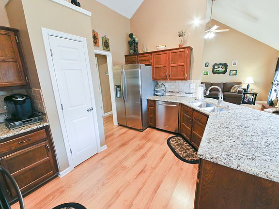 5th image of 7903 Sandywood Ln