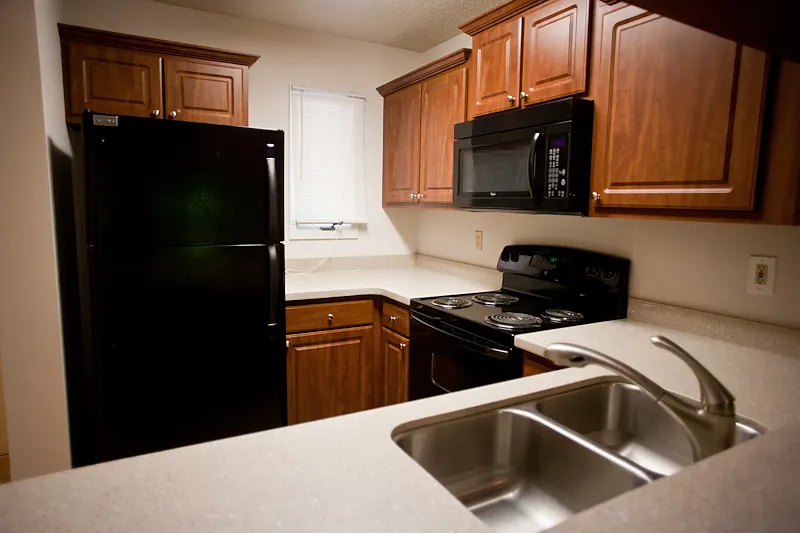 Renovated Townhouse-style Apartment Close to Campus. — Photo 4