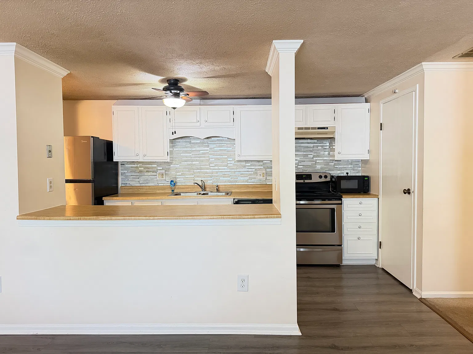 2 bed, 848 sqft, $1,550 — Photo 3