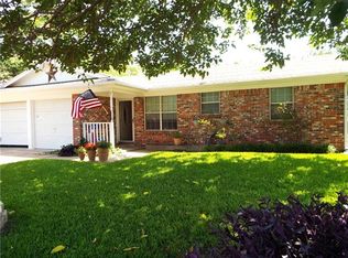 424 NW Douglas St, Burleson, TX 76028