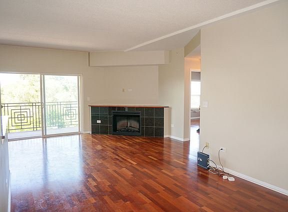 4th image of 7050 183rd St Unit 407