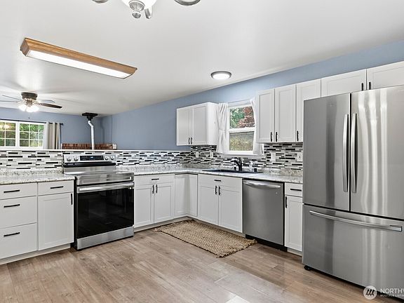 4th image of 29191 Scenic Drive NE