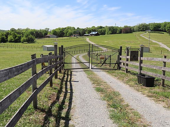 5th image of 642 Beech Bottom Rd
