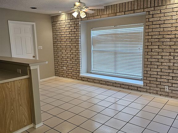 3rd image of 812 Twin Creek Dr
