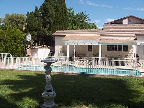 Entertainer's Backyard