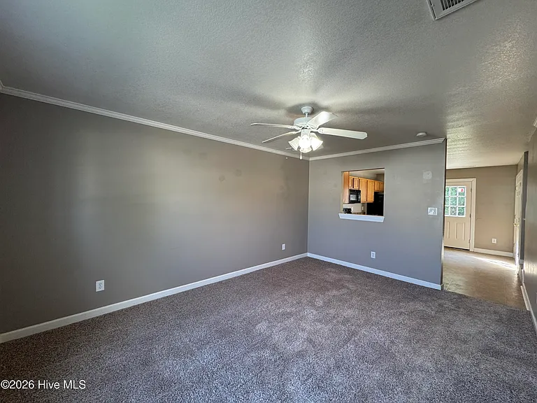 302 Streamwood Dr — Photo 2