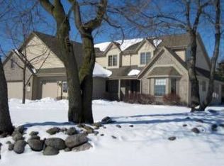 S86W26565 Rustic View Ln, Mukwonago, WI 53149
