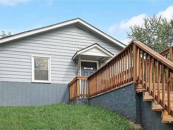 2nd image of 2747 Quincy Ave