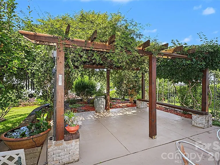 14802 Bergerac Ct — Photo 37
