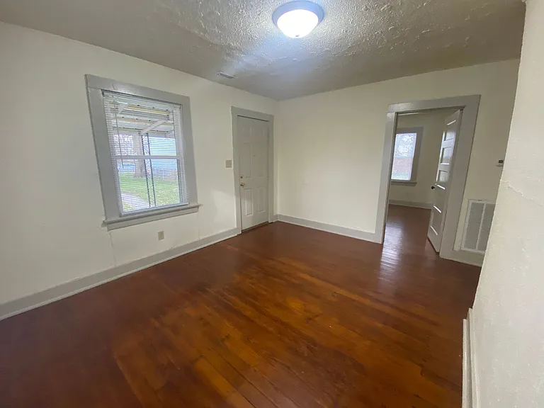 2727 Winter St — Photo 2