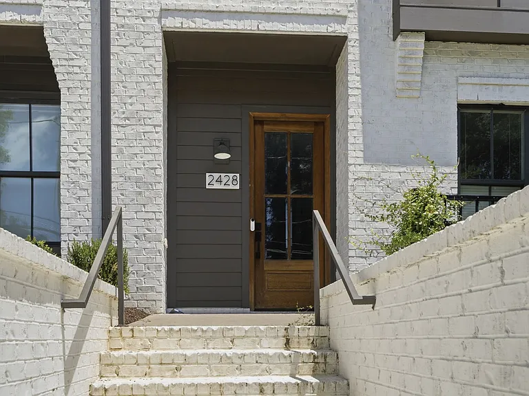2428 Runnymede Ln — Photo 4