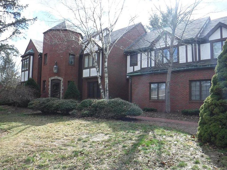 1st image of 15 Andrea Dr