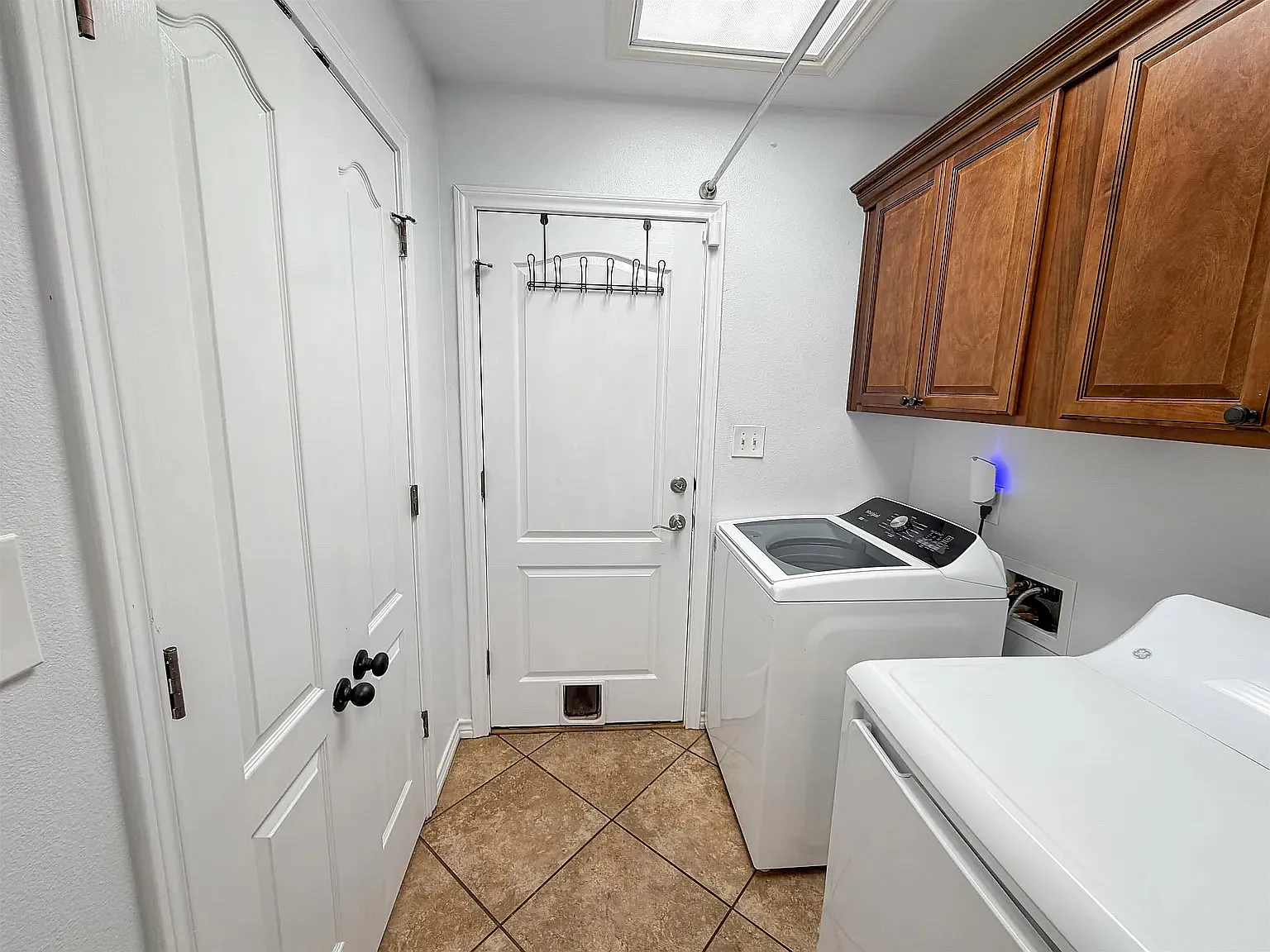 3 bed, 1199 sqft, $2,090 — Photo 4