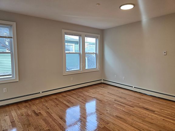4th image of 198 North St #198