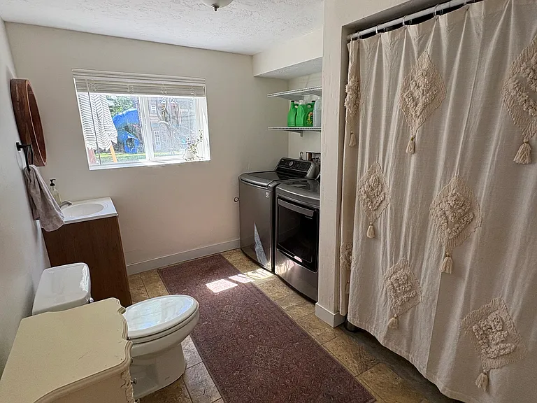 7916 S 860 E — Photo 14