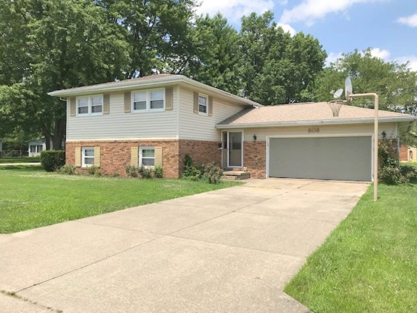 808 W Rustic St, Robinson, IL 62454 Zillow
