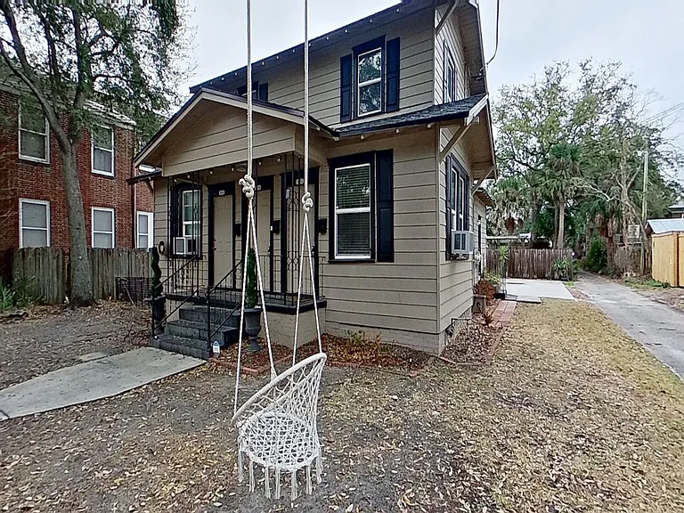 Palm Avenue Triplex — Photo 2