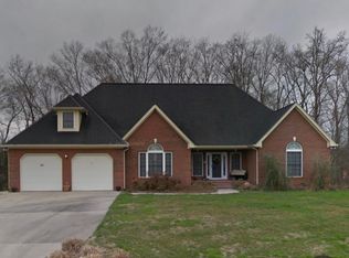 8512 Streamside Dr, Ooltewah, TN 37363