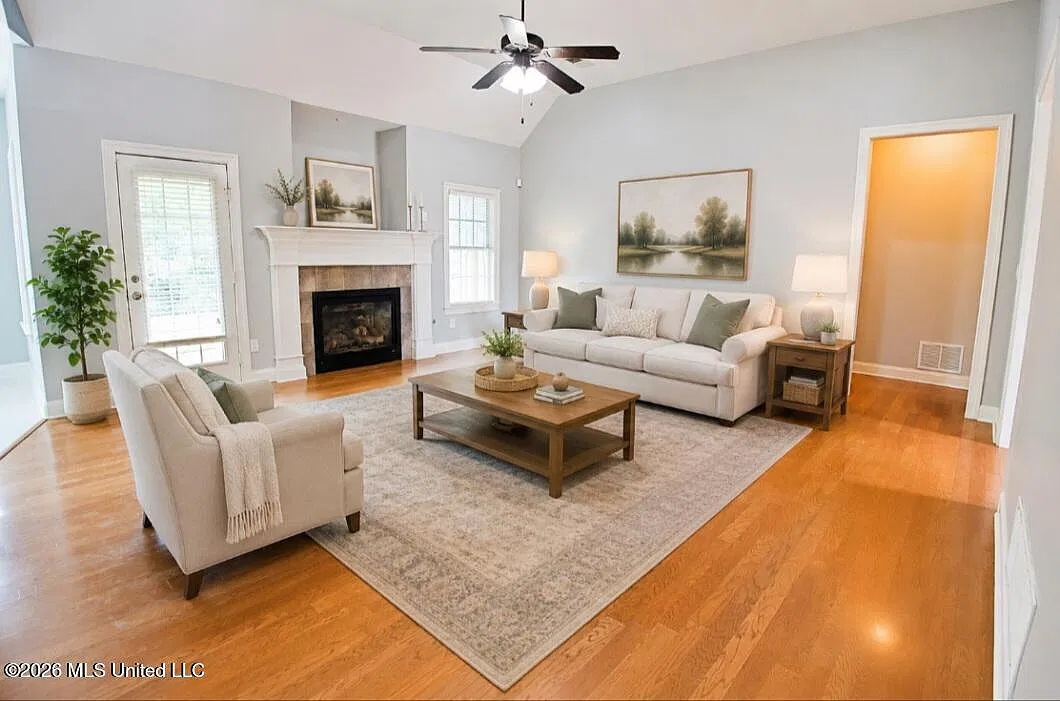 5 bed, 3.0 bath, 2931 sqft, $2,800 — Photo 2