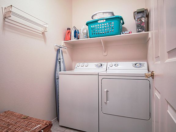 5th image of 1391 W Armstrong Way
