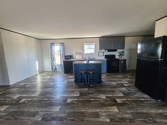 5th image of 402 E Alabama Ave