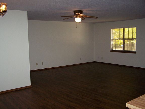 3rd image of 419 Joplin Pl
