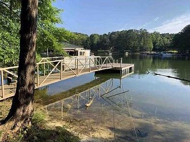 2nd image of 900 Pine Cir