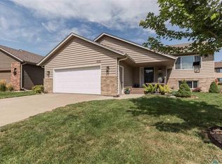5120 E Fernwood Dr, Sioux Falls, SD 57110