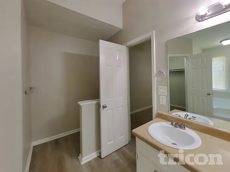 270 Rosewood Dr — Photo 9