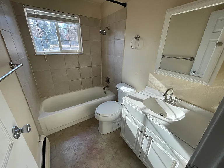 1937 Warren Ave #102 — Photo 5