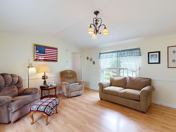 3rd image of 22 Oakwood Drive