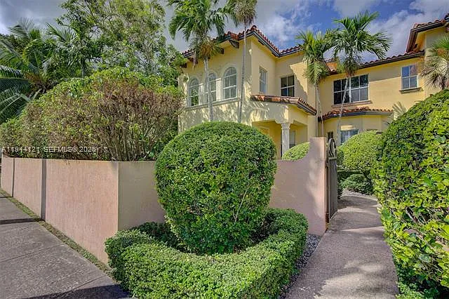 4867 Ponce De Leon Blvd — Photo 32