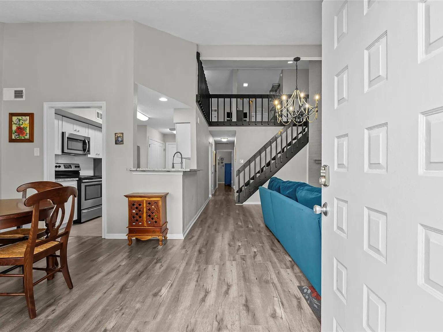 2 bed, 3.0 bath, 1590 sqft, $2,250 — Photo 3