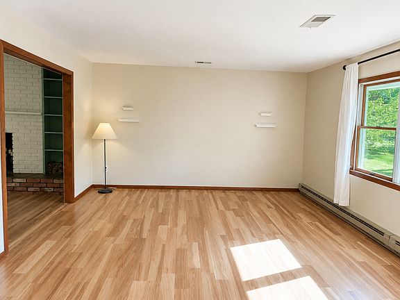 3rd image of 50 Pleasantview Dr