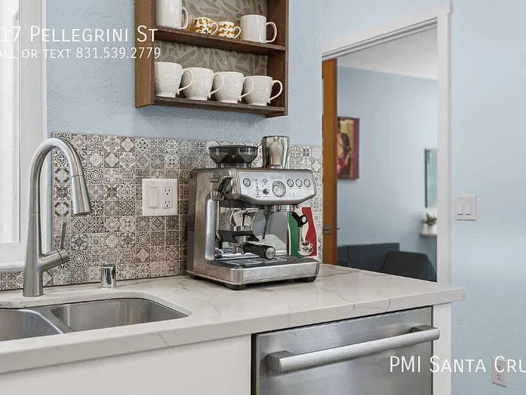 917 Pellegrini St — Photo 15