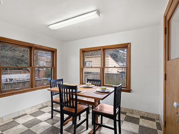 4th image of 501 W 23rd St