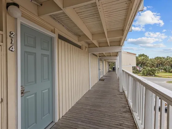 82 2nd St #D-5, Cedar Key, FL 32625