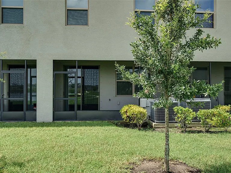 724 Royal Empress Dr — Photo 32