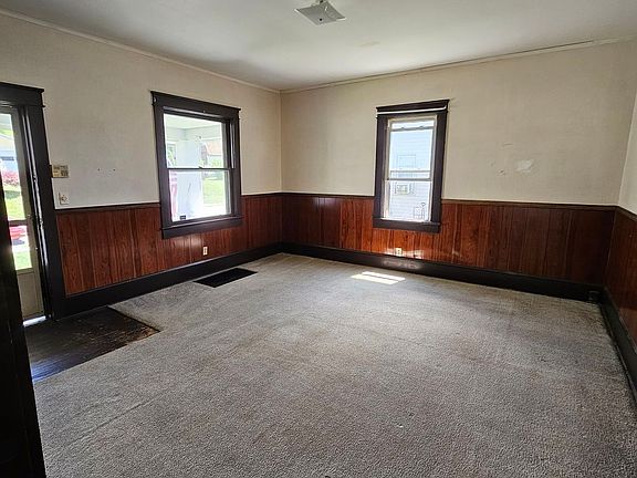 4th image of 143 W Grant St